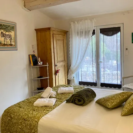 Maset Des Amandiers Guest house